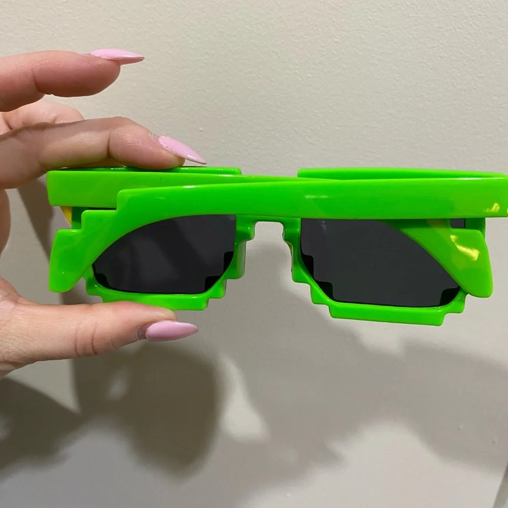 Kids Fortnite green multi glasses w charm